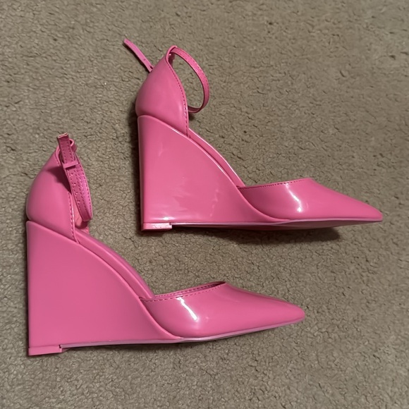 Madden Girl Womens Standout Patent Pointed Toe Wedge Heels Shoes Size 6.5 - Picture 4 of 7